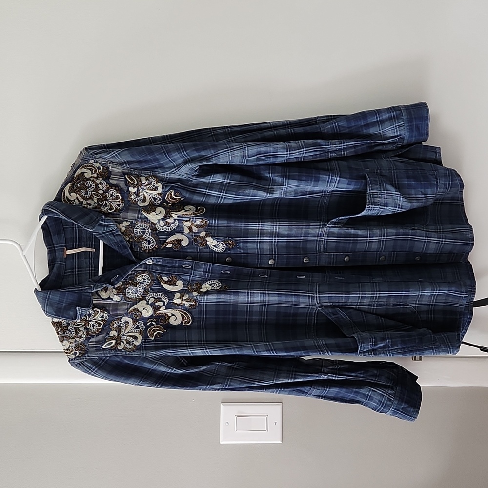 Ladies button shirt